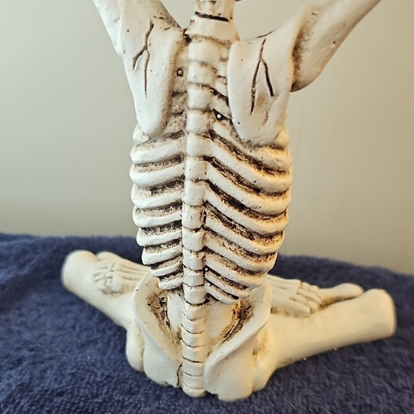 New Two 12" Ceramic Yoga Skeletons with Greenery  Halloween Decor Holiday - Picture 9 of 16